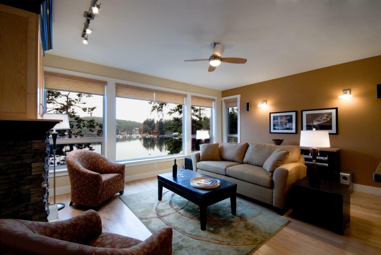 Painted Boat Resort Spa And Marina Madeira Park Extérieur photo